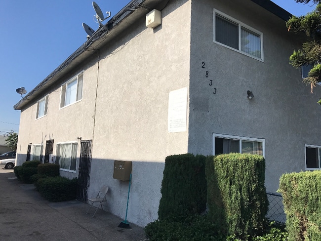 property at 2833 E Sawyer St