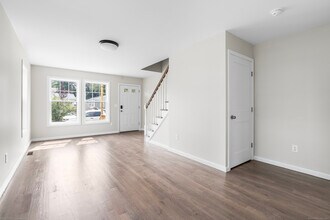 194 Wilmot Ave in Bridgeport, CT - Foto de edificio - Building Photo