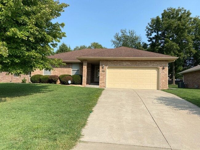 property at 4404 S Hemlock Ave