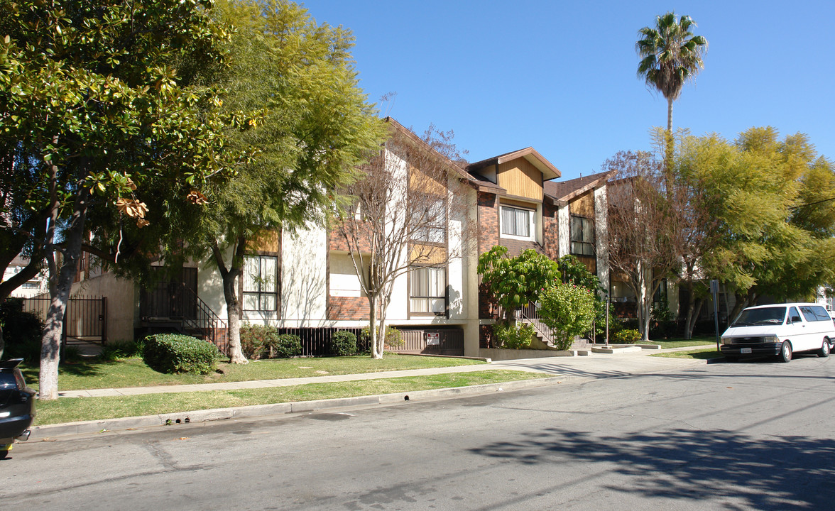 Chestnut in Glendale, CA - Building Photo