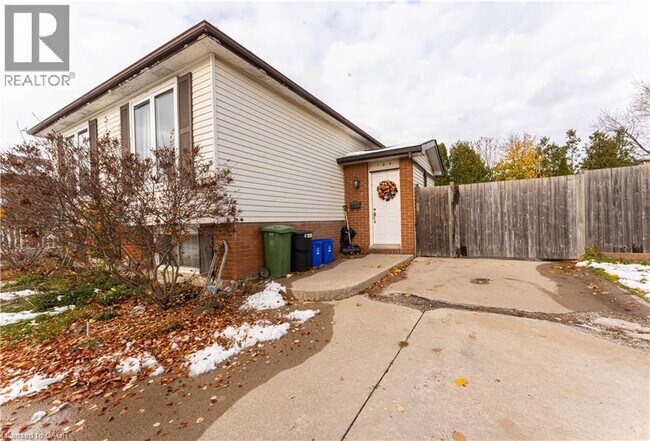 185 Bellingham Dr in Hamilton, ON - Building Photo - Building Photo