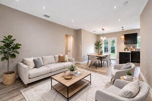 170 NW 46th St in Miami, FL - Building Photo