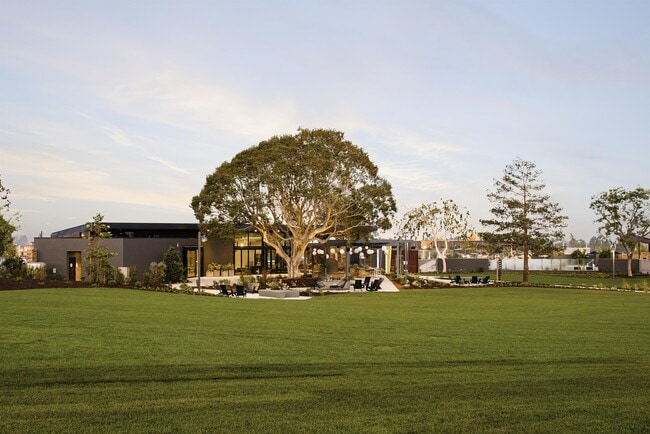 810 Beacon in Irvine, CA - Building Photo - Building Photo