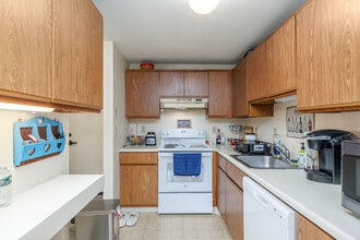 Chicopee Mews in Camillus, NY - Foto de edificio - Interior Photo