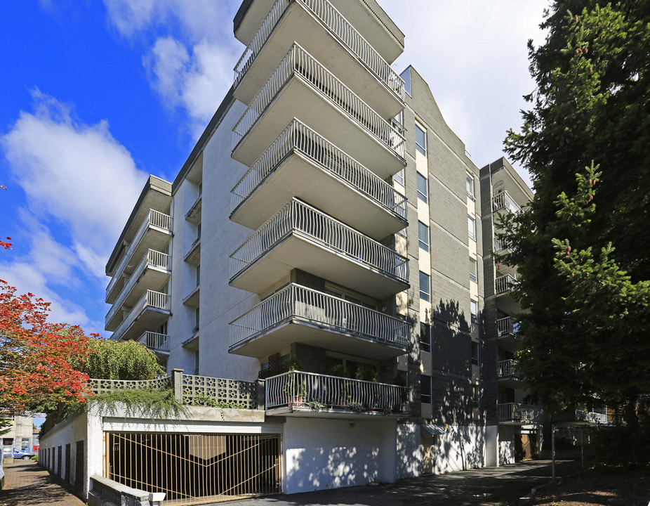 15316 North Bluff Rd in White Rock, BC - Building Photo