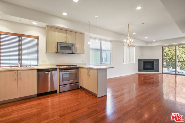 property at 819 S Holt Ave