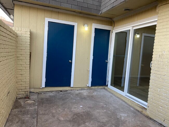 5002 Blue Spruce Cir, Unit C in Austin, TX - Foto de edificio - Building Photo