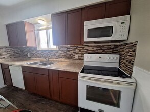 24568 Bolam Ave in Warren, MI - Foto de edificio - Building Photo