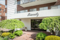 Biarritz Condominium in Fort Lee, NJ - Foto de edificio - Building Photo