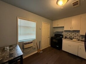 1102 N Carrizo St in Midland, TX - Building Photo - Building Photo