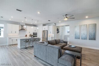 4705 Arboretum Cir in Naples, FL - Foto de edificio - Building Photo