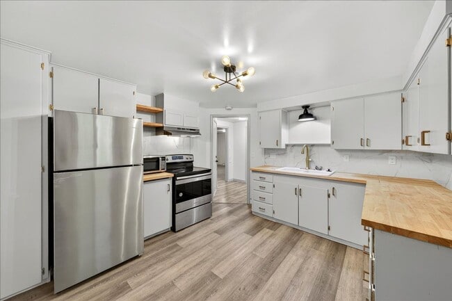 property at 503 N 27th St