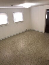 1700 Hicks Dr in Evansville, IN - Foto de edificio - Building Photo