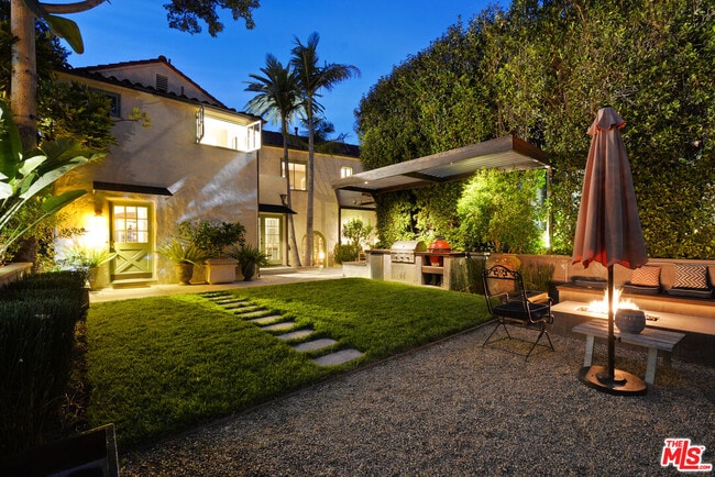 6717 Whitley Terrace in Los Angeles, CA - Building Photo - Building Photo