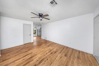 305 NE Angus St in Lawton, OK - Building Photo - Building Photo