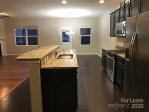 1004 Sunflower Ln in Indian Trail, NC - Foto de edificio - Building Photo