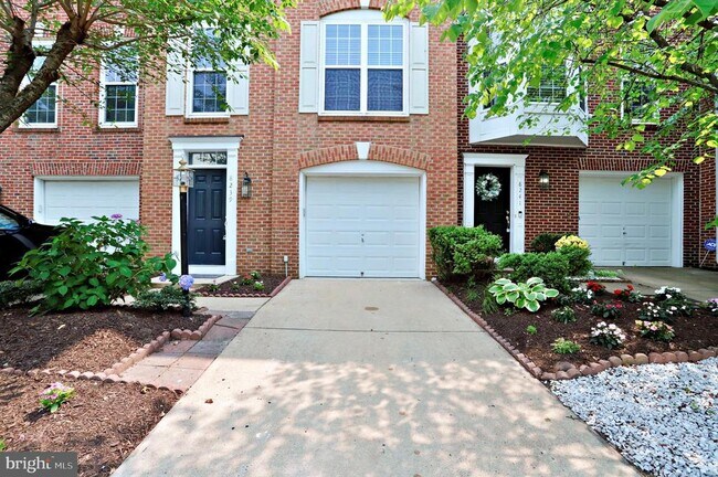 8239 Singleleaf Ln in Lorton, VA - Building Photo - Building Photo