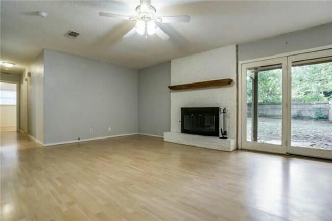 1801 Sagebrush Trail in Euless, TX - Foto de edificio - Building Photo