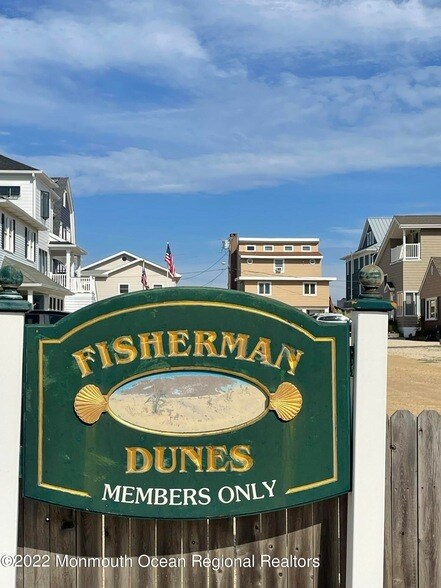 5 Cuttyhunk Rd, Unit Talisman-626 in Mantoloking, NJ - Building Photo