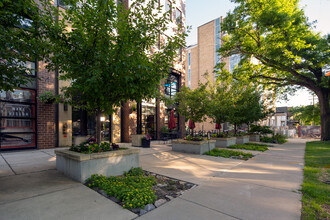 Washington Plaza in Madison, WI - Foto de edificio - Building Photo