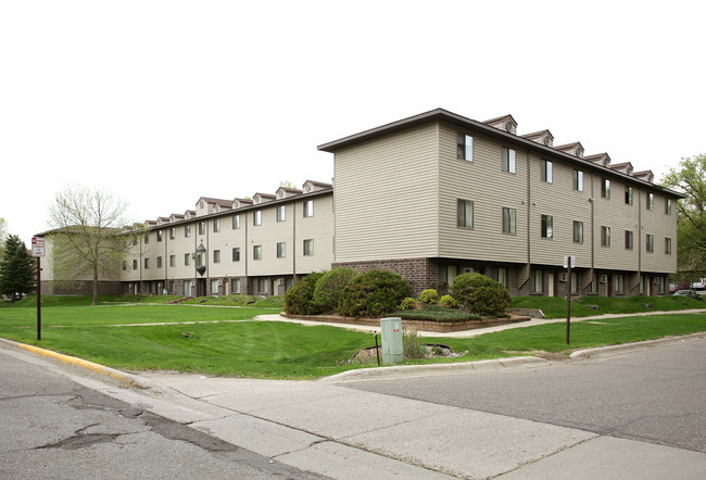 Wildwood Townhomes in St. Cloud, MN - Building Photo - Building Photo