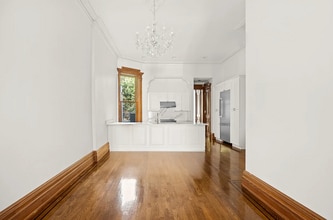 323 Washington Ave, Unit 1 in Brooklyn, NY - Building Photo - Building Photo