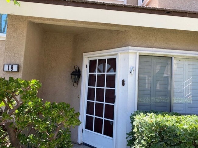 18 Greenmoor in Irvine, CA - Building Photo - Building Photo