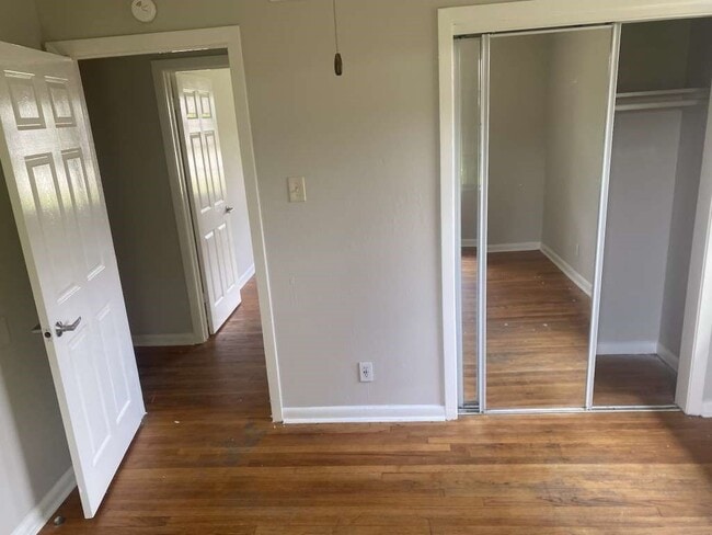 205 W Rittenhouse St