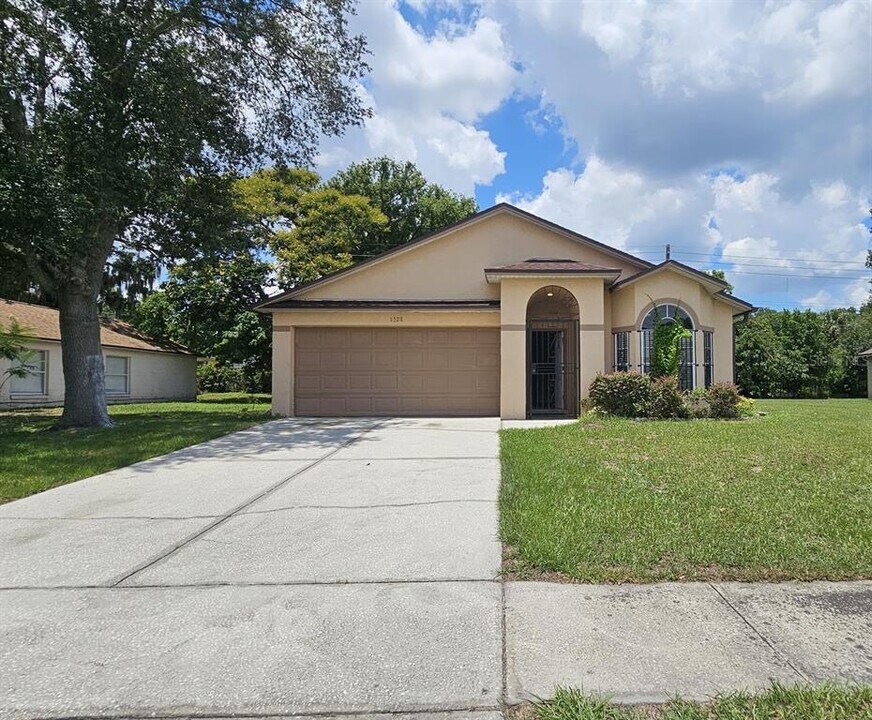 1528 Ridge Pointe Dr in Orlando, FL - Building Photo