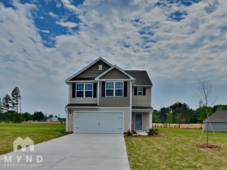 195 Royal Mdw Dr in Angier, NC - Building Photo