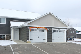 Augusta Commons in Mankato, MN - Foto de edificio - Building Photo