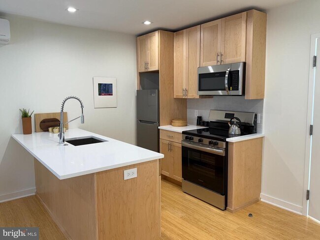 1302 S 18th St-Unit -2 in Philadelphia, PA - Building Photo - Building Photo