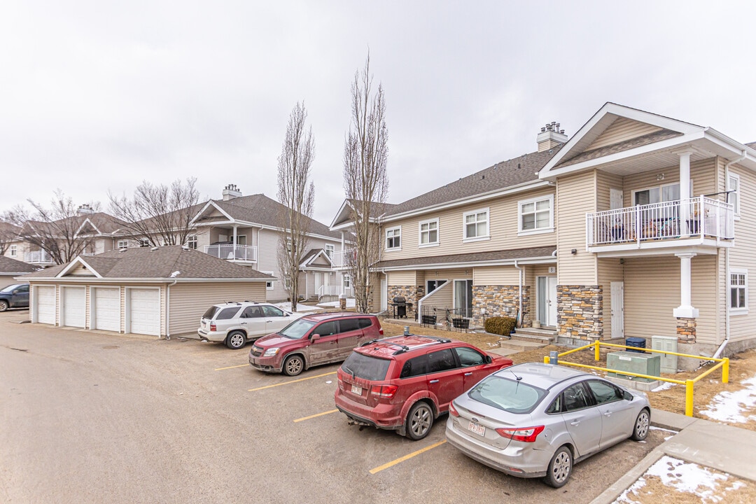 Lake Summerside in Edmonton, AB - Building Photo