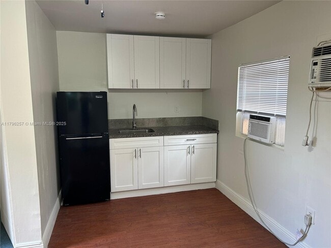 property at 1519 N 59th Terrace