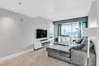 2700 Las Vegas Blvd S, Unit 3407 in Las Vegas, NV - Foto de edificio - Building Photo