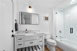 23477 Palm Dr in Calabasas, CA - Building Photo