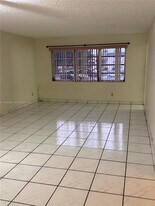 1400 NE 191st St in Miami, FL - Building Photo