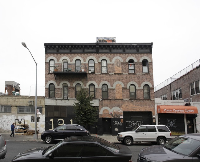 13-15 Thames St in Brooklyn, NY - Building Photo - Building Photo