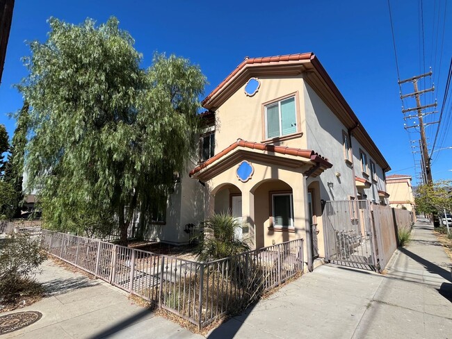 CELIS (1401) APT in San Fernando, CA - Building Photo - Building Photo