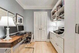 2885 Woodside St in Dallas, TX - Building Photo