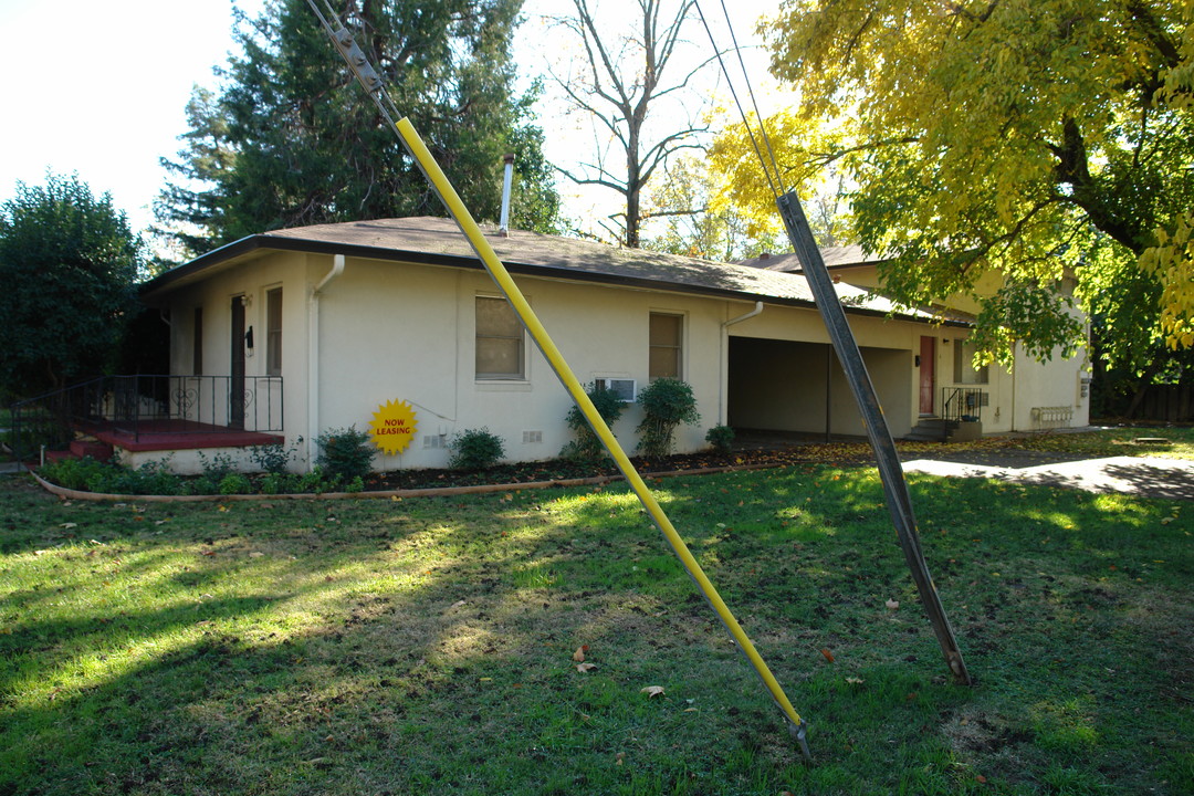 404 Oak St in Chico, CA - Building Photo