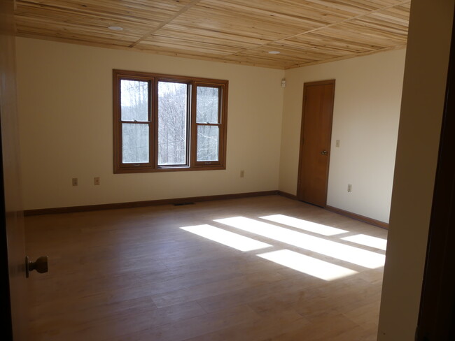 416 Banks Mountain Dr in Hendersonville, NC - Foto de edificio - Building Photo