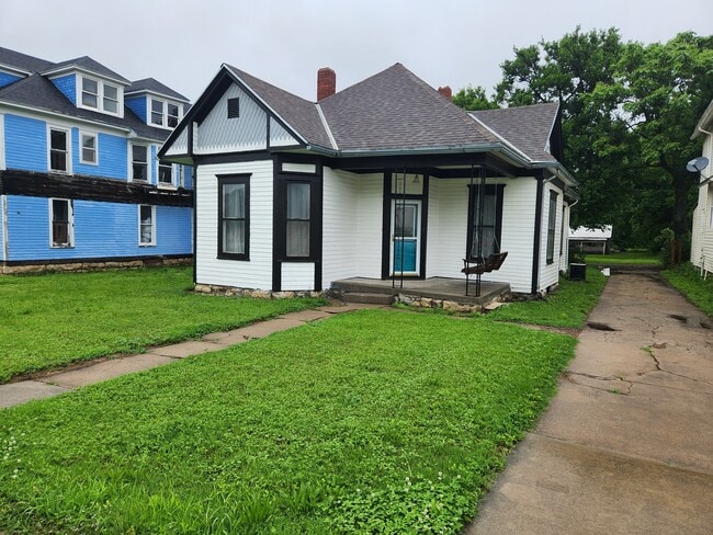 property at 218 W Main St