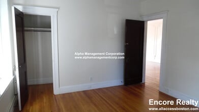 90 Maple St in Malden, MA - Foto de edificio - Building Photo