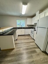 15025 SE East Ave in Milwaukie, OR - Building Photo - Building Photo