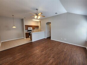209 Deborah Ln in Crowley, TX - Foto de edificio - Building Photo