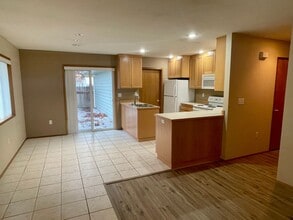 2827-2827 Nevada St in Bellingham, WA - Building Photo - Building Photo