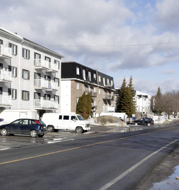 1027 Masson in Laval, QC - Building Photo