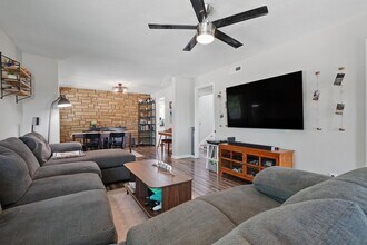 702 E N 10th St in Abilene, TX - Building Photo - Building Photo