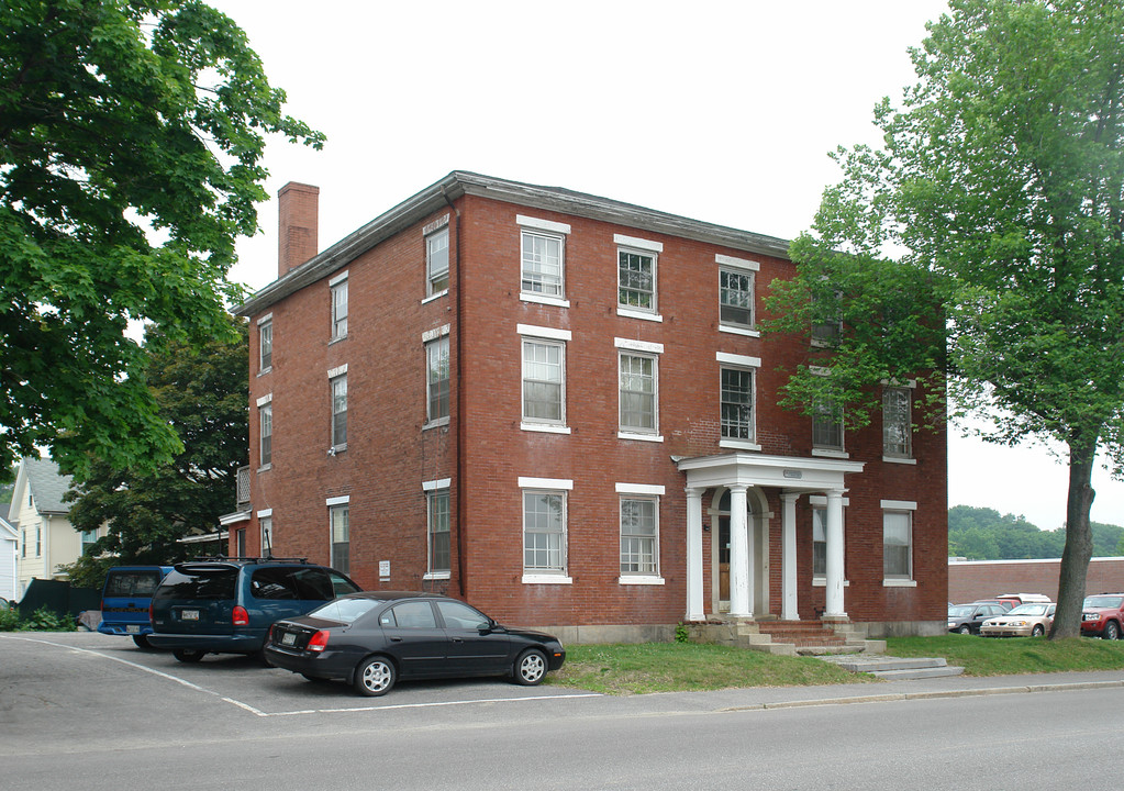 708 Washington St in Bath, ME - Foto de edificio